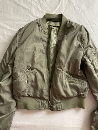 Chaqueta bomber Pull&Bear verde oliva