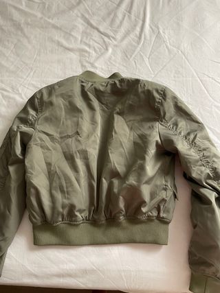 Chaqueta bomber Pull&Bear verde oliva