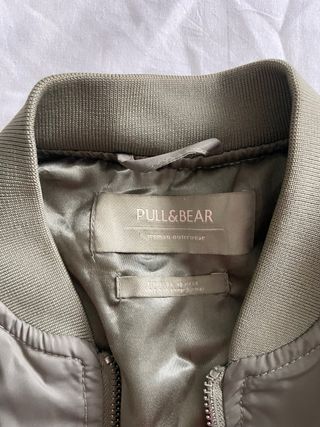 Chaqueta bomber Pull&Bear verde oliva