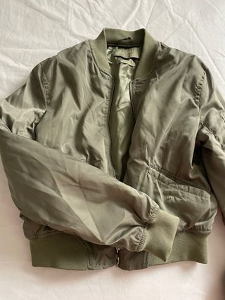 Chaqueta bomber Pull&Bear verde oliva