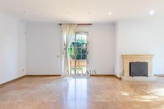 Casa adosada en alquiler en Alella