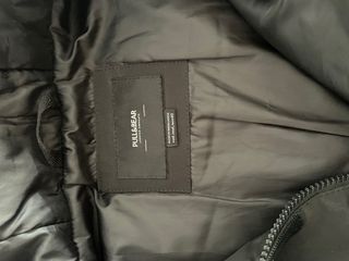 Chaquetón pull y bear  negro con capucha