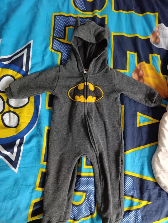 Pijama Bebé Batman Gris con Capucha