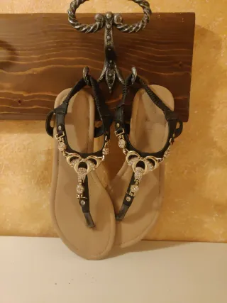 Sandali neri e oro con strass