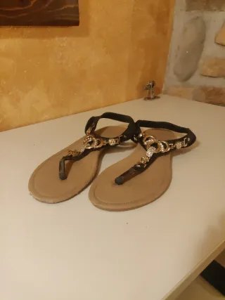 Sandali neri e oro con strass