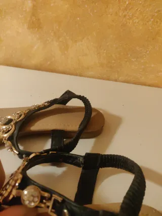 Sandali neri e oro con strass