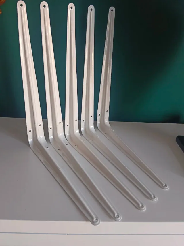 5 Escuadras Blancas Metálicas