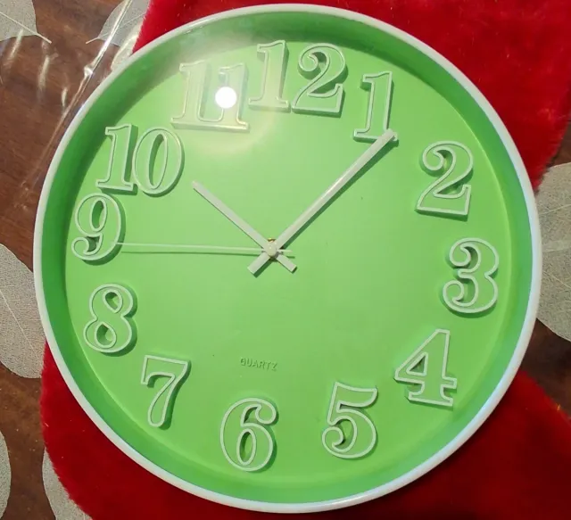 Orologio da parete verde nuovo