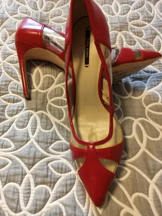 Zapatos de tacón Zara Basic rojos