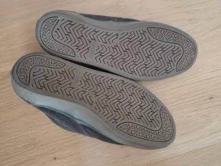 Zapatillas Globe Marrones