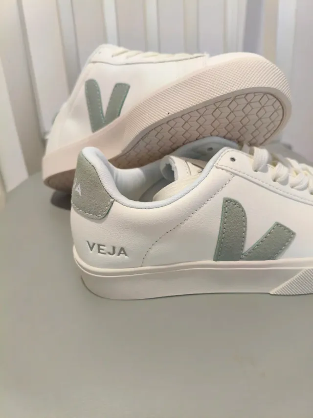 Zapatillas Veja Blancas y Verdes