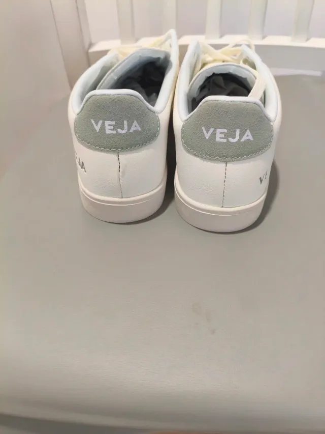 Zapatillas Veja Blancas y Verdes