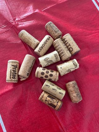 Lote de tapones de corcho para manualidades.