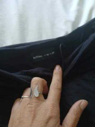 Conjunto top off-shoulder y jeans rotos