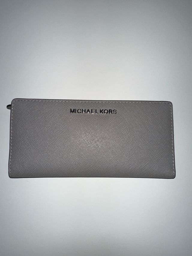 Cartera Michael Kors Gris con Billetera Extraíble