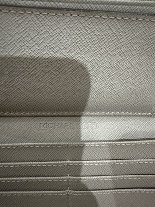 Cartera Michael Kors Gris con Billetera Extraíble