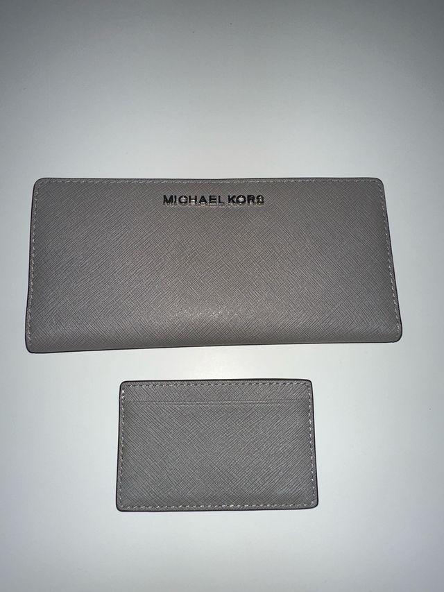 Cartera Michael Kors Gris con Billetera Extraíble