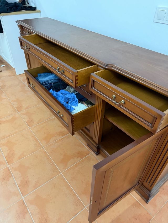 Mueble aparador antiguo de comedor