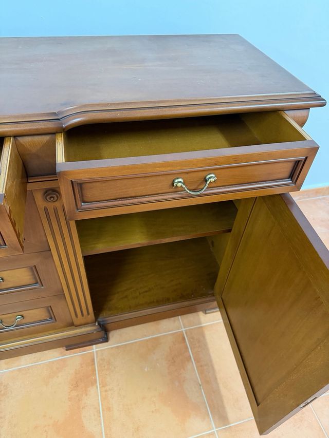 Mueble aparador antiguo de comedor