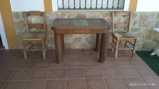 Mesa y 2 sillas madera maciza