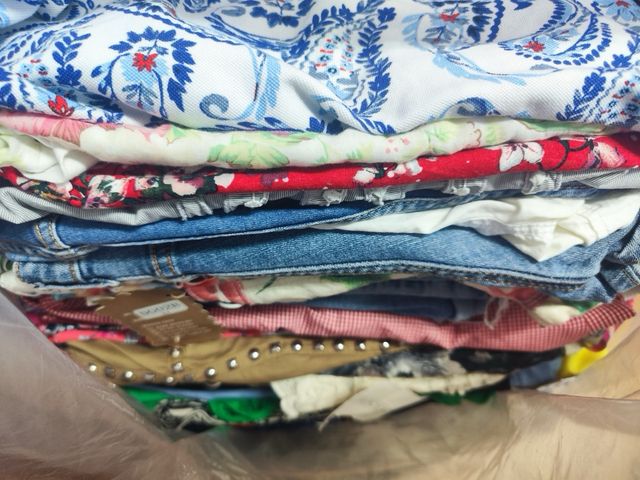 Lote Ropa Mujer Hombre Niños - Venta por Kilo