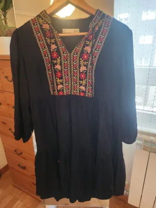 Vestido Sfera bordado negro talla S, sirve para M.