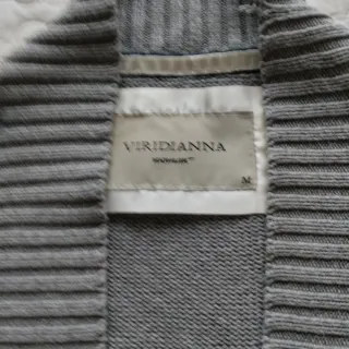 Chaleco de punto gris