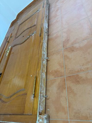 Puerta de madera doble