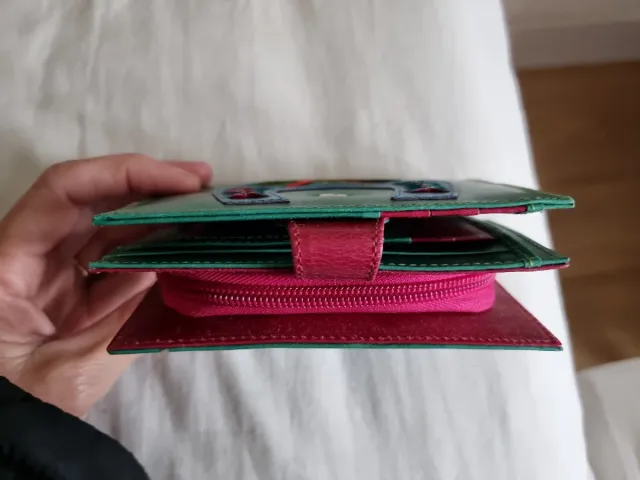 Cartera de cuero colombiana