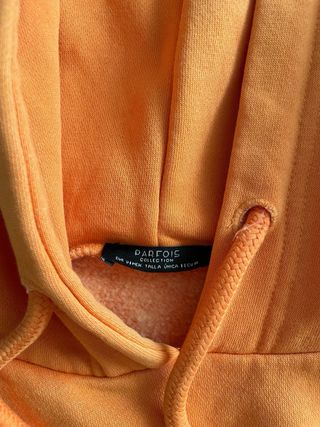 Sudadera naranja con capucha