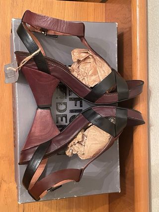 TOMMY HILFIGER - Sandalias tacón marrón/negro 38