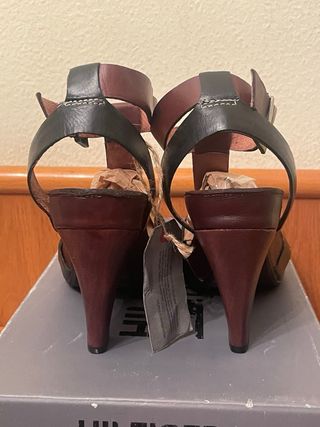TOMMY HILFIGER - Sandalias tacón marrón/negro 38