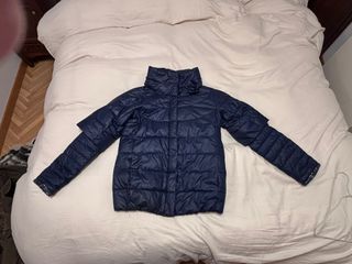 Abrigo azul acolchado mujer