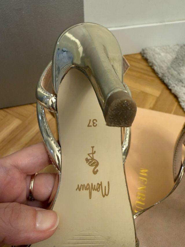 Zapatos de fiesta dorados Menbur T.37