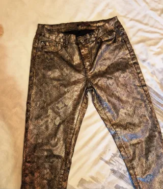 Pantalones pitillo Place d'J9ur dorados