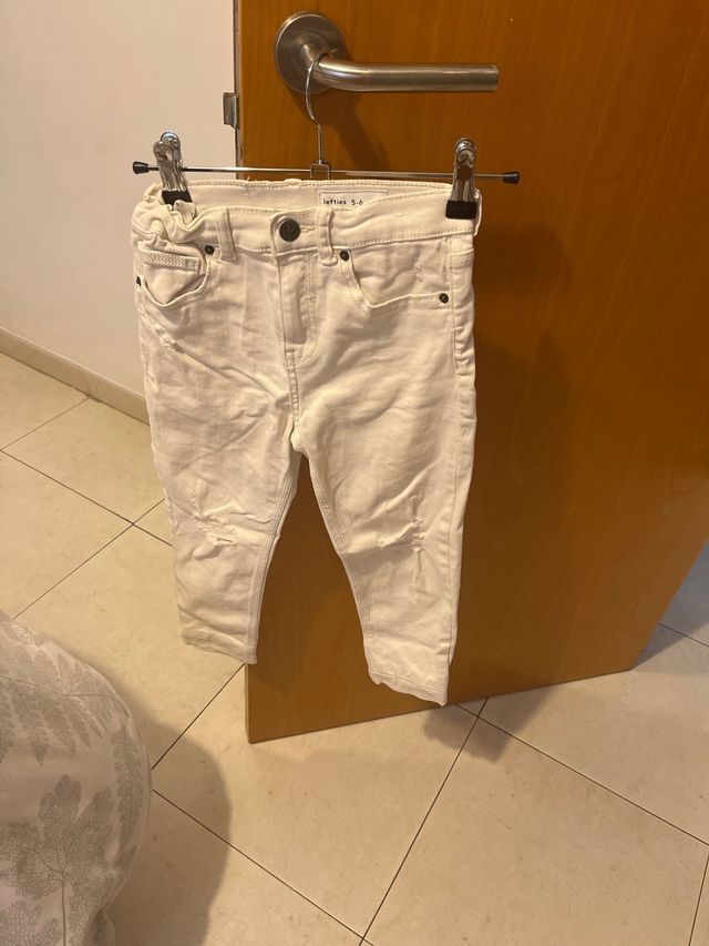 Pantalones vaqueros niño beige y azul