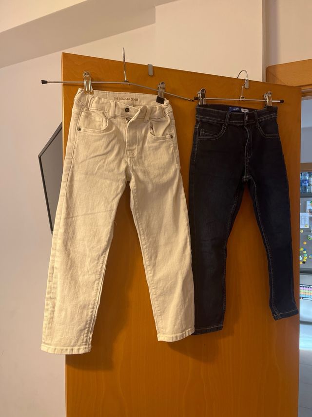 Pantalones vaqueros niño beige y azul