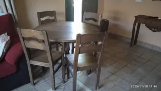 Mesa de comedor redonda con 4 sillas