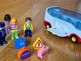 Avión Playmobil 123 con figuras y maletas