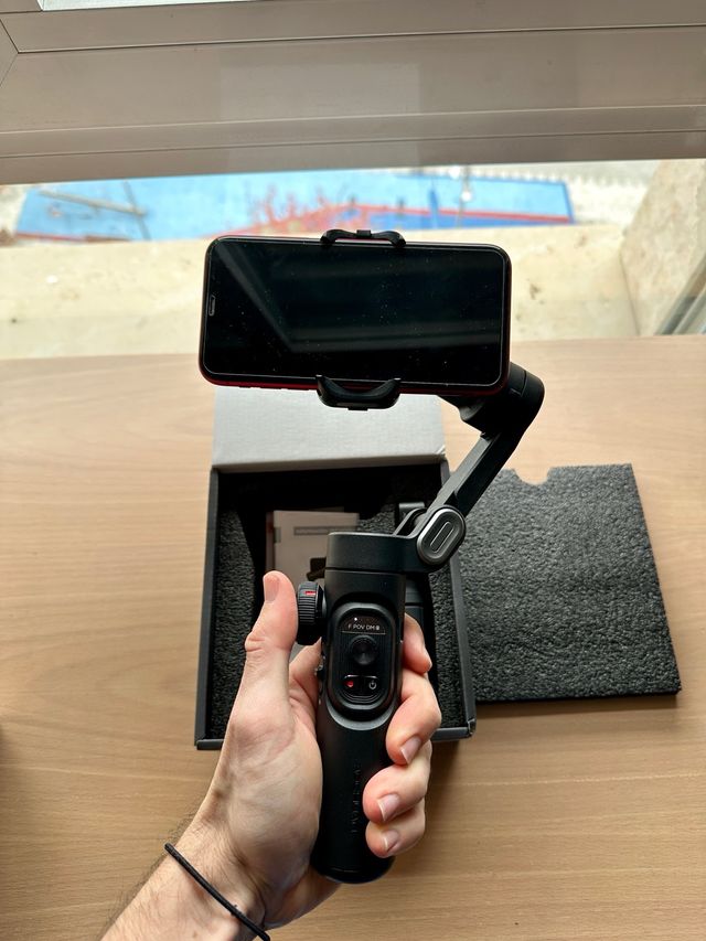 Estabilizador de movil con seguimiento IA 3 Ejes