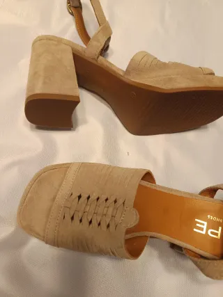Sandalias de piel beige talla 37