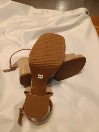 Sandalias de piel beige talla 37