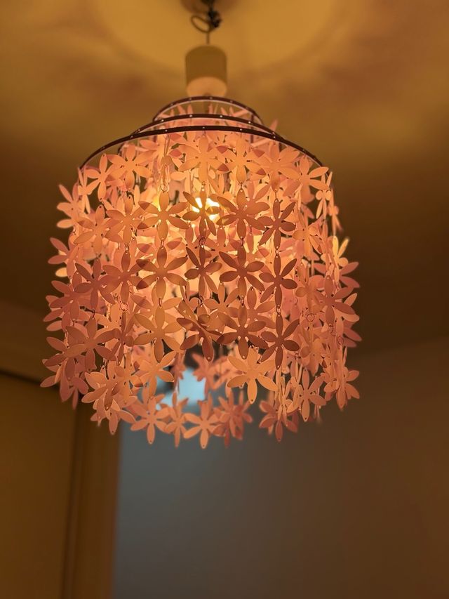 Lámpara de techo colgante con flores