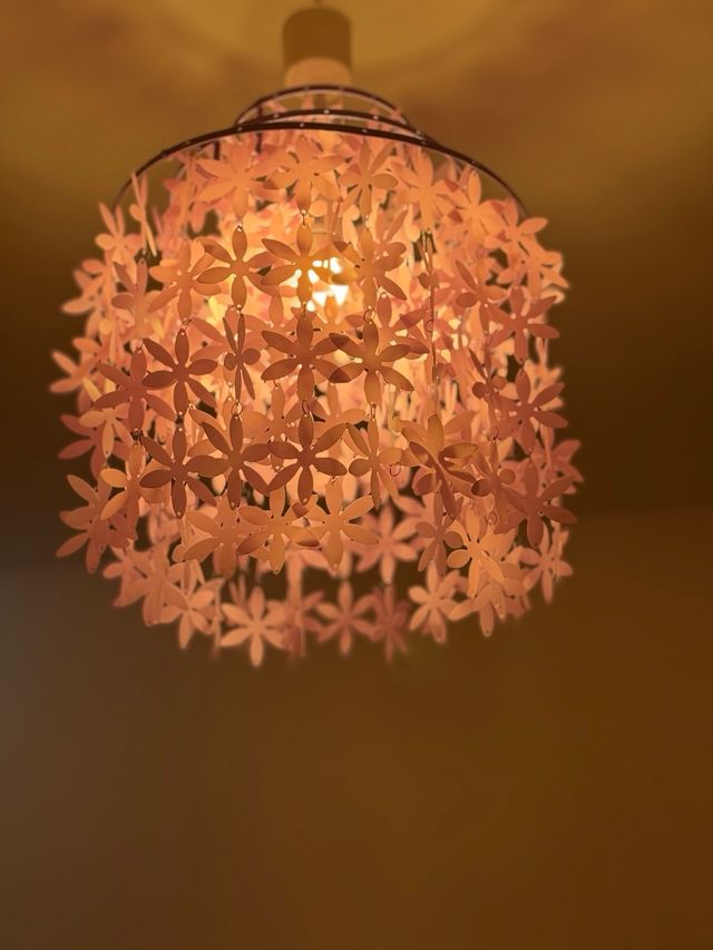 Lámpara de techo colgante con flores