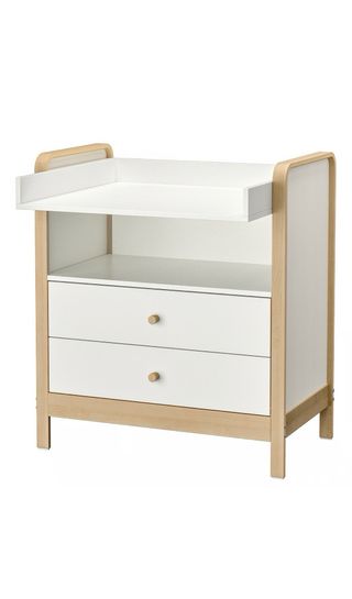 Cambiador IKEA blanco y madera modelo alskvard