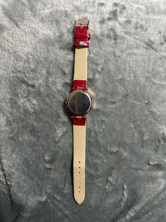 Reloj Octogonal Rojo