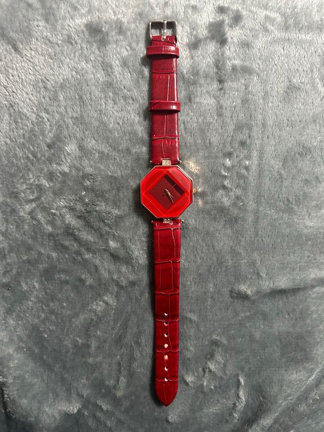 Reloj Octogonal Rojo