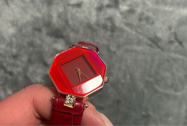 Reloj Octogonal Rojo