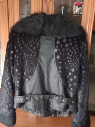 Cazadora polipiel y antelina negra