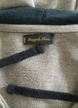 Felpa con cappuccio grigia